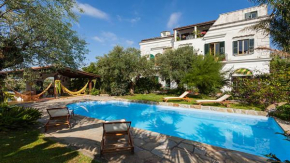  Appartamento in Villa con Giardino privato e piscina  Масса-Лубренсе